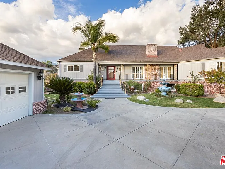 915 Edie Dr — Photo 5