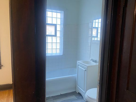 4th image of 6346 S Fairfield Ave #4