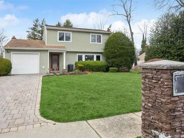 35 Sejon Drive, Sayville, NY 11782