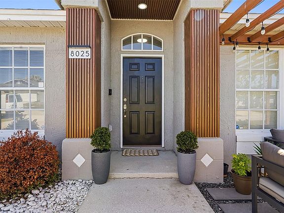 4th image of 8025 Ridgeglen Cir W