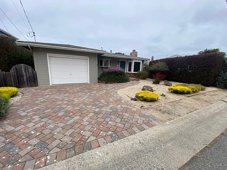 920 Crest Ave — Photo 2
