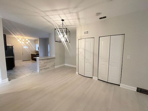 2nd image of 2357 W Chase Ave #1E