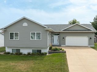 2385 Daleview Dr, Marion, IA 52302