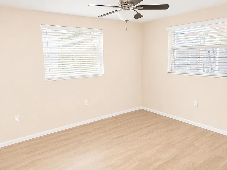 10801 Oldham Rd — Photo 14