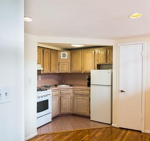 1st image of 665 Washington Ave APT 1