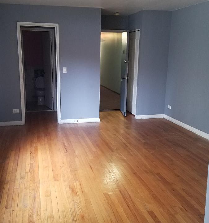 2nd image of 5833 N Kenmore Ave APT 406