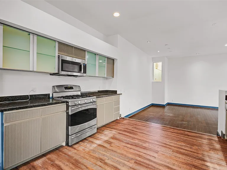 3910 Austin St — Photo 11