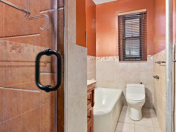 850 Saint Marks Ave APT 2F, Brooklyn, NY 11213