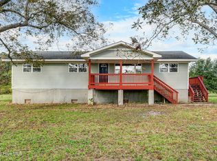 5882 Croomsbridge Road, Burgaw, NC 28425