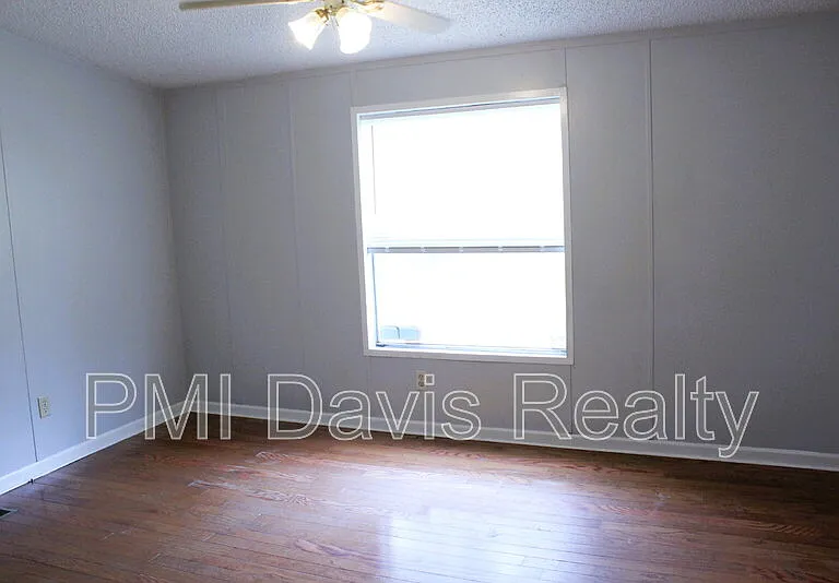 4687 Mayflower St — Photo 4