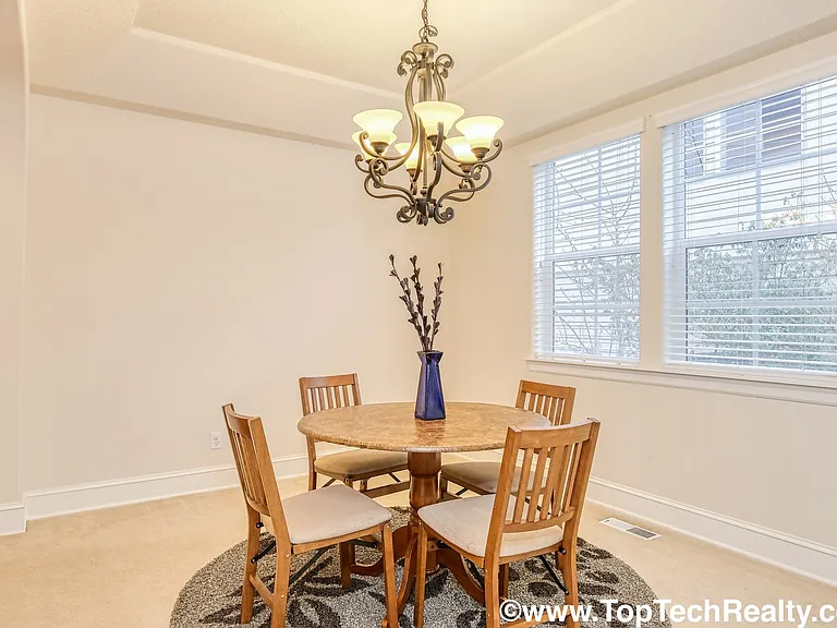 12852 NW Bayonne Ln — Photo 4
