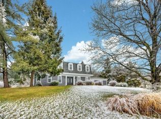 8 Stanton Grange Rd, Lebanon, NJ 08833