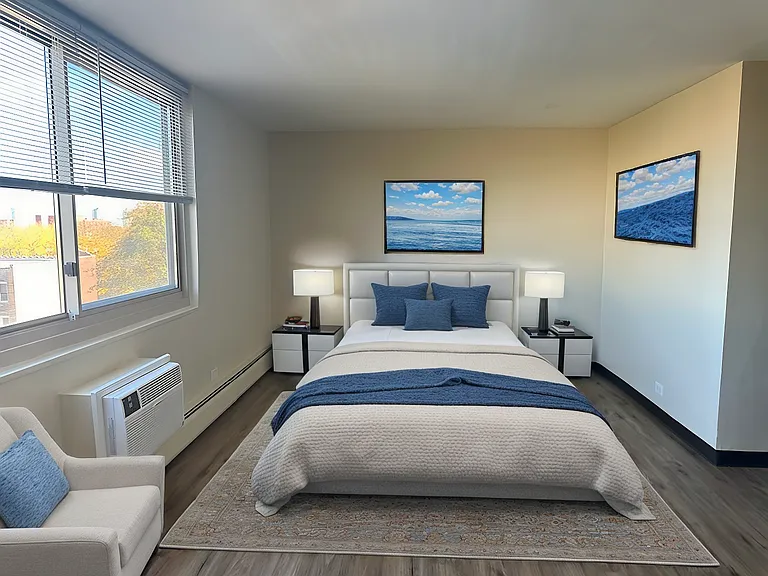 Hyde Park West Apartments & Townhomes — Photo 4