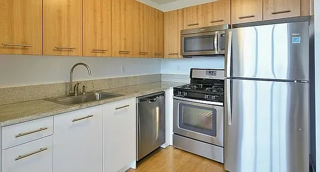 800 6th Ave — Photo 2