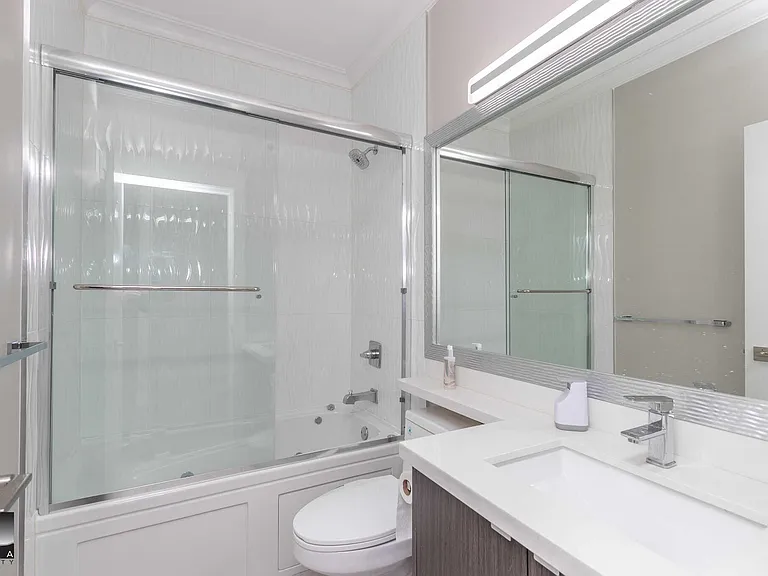 9560 Alexandra Rd #8 — Photo 8