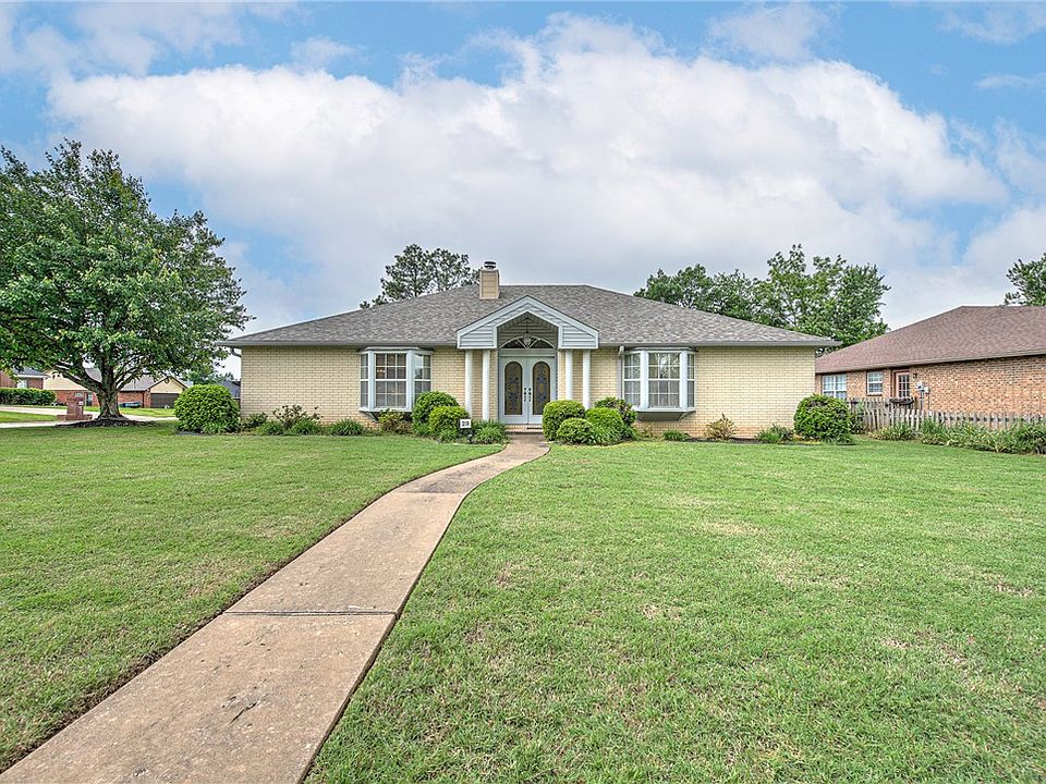 1st image of 210 Lyndal Ln
