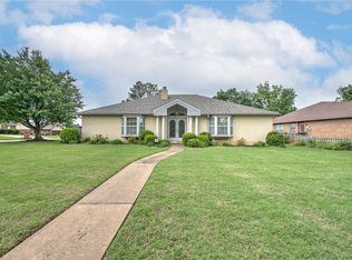 210 Lyndal Ln, Bentonville, AR 72712