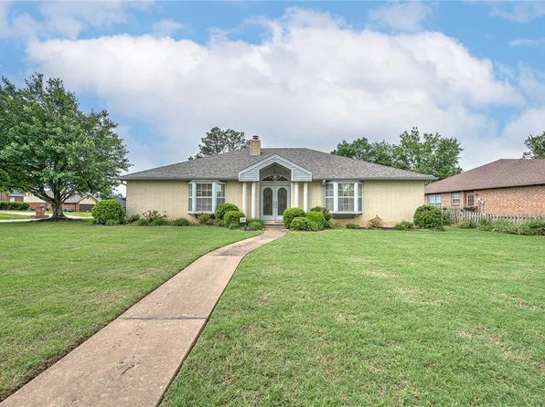 210 Lyndal Ln, Bentonville, AR 72712