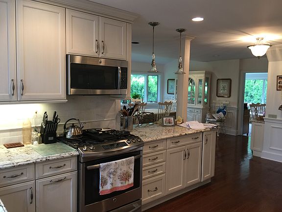 4th image of 41 Surrey Ln
