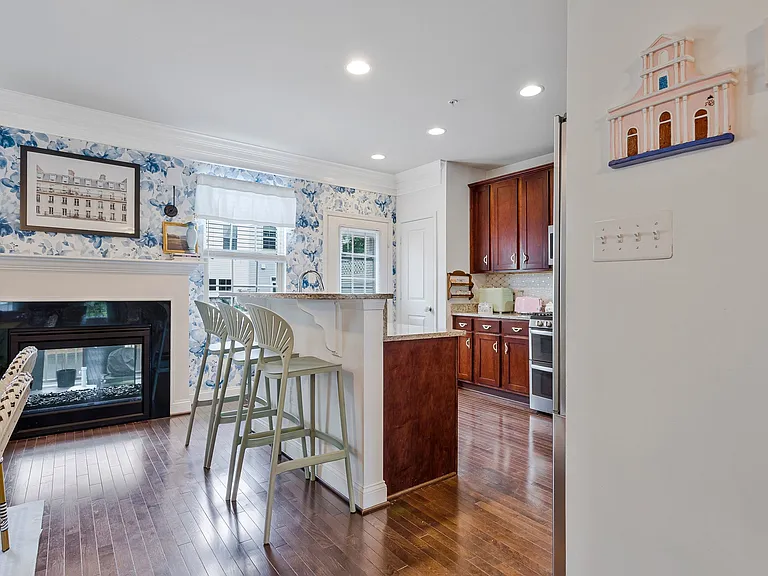 703 Skippers Ln — Photo 5