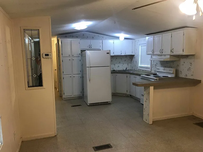122 Pixie Cir — Photo 3