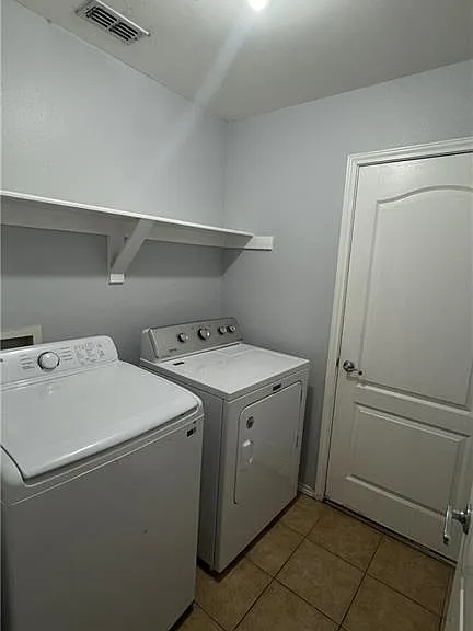 3405 Santa Monica — Photo 20