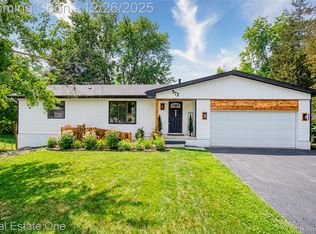 772 S 3rd St, Brighton, MI 48116