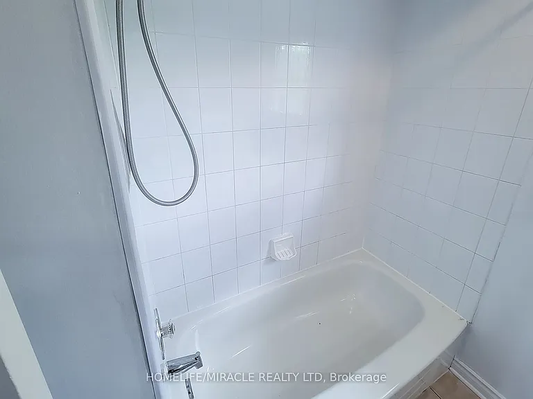 4559 Street Volodymyr Cres — Photo 36
