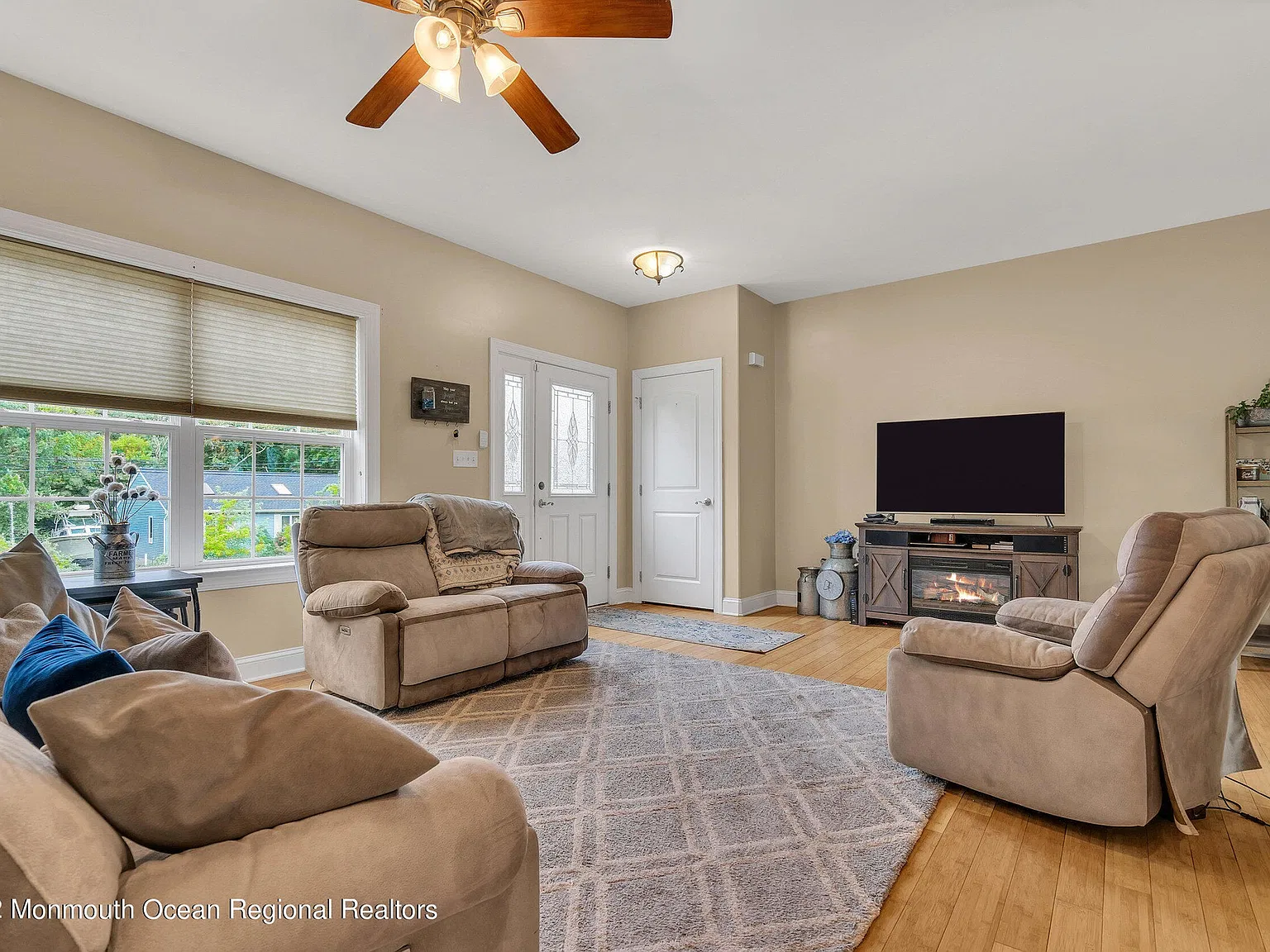 3 bed, 2574 sqft, $3,300 — Photo 4