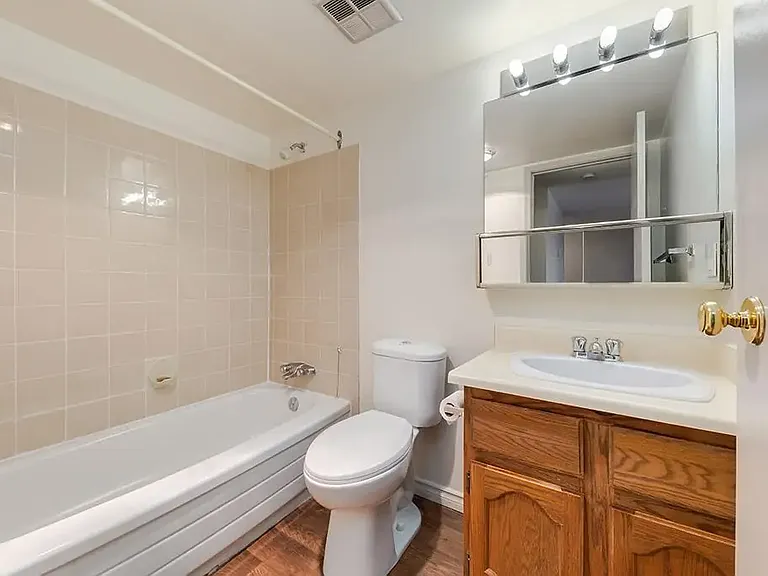1825 Woodview Dr SW — Photo 39