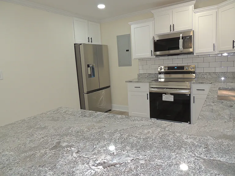 2025 Womble Dr — Photo 5