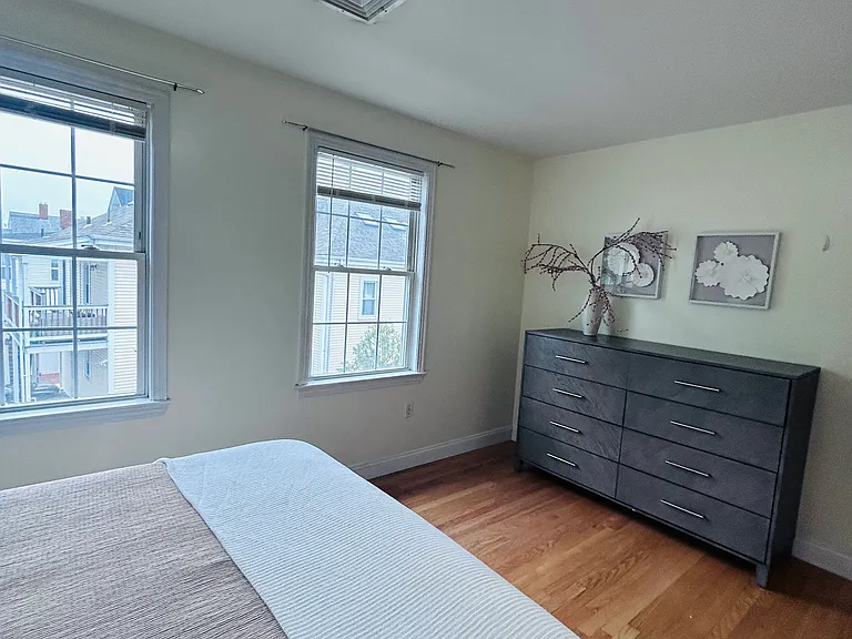 30 Russell St #5 — Photo 7
