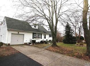 224 Oakdale Bohemia Rd, Bohemia, NY 11716