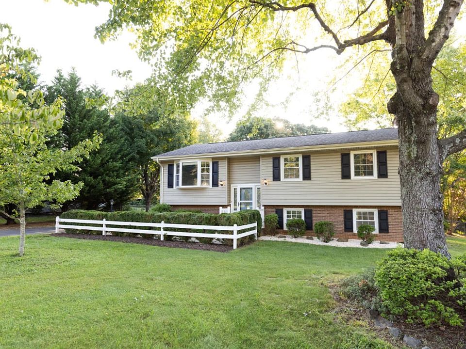 1st image of 104 Forest Park Dr