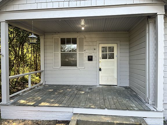 4th image of 513 Hoke St