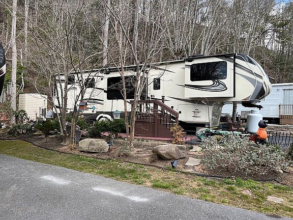 3rd image of 4229 E Parkway Lot 320