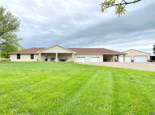 2226 NE 56th St, Topeka, KS 66617