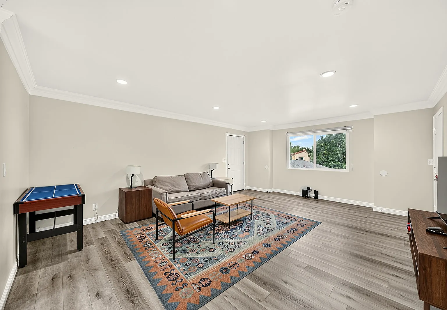 3 bed, 1295 sqft, $3,050 — Photo 3