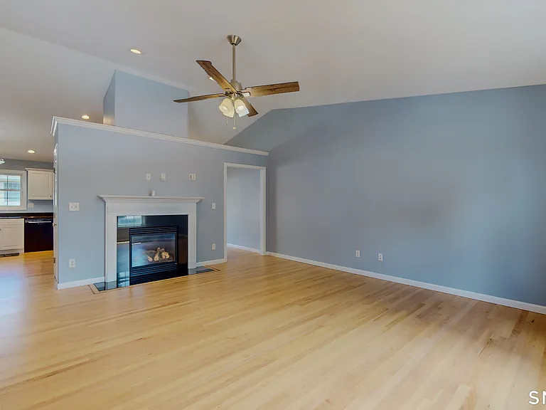 16 Jameson St — Photo 10