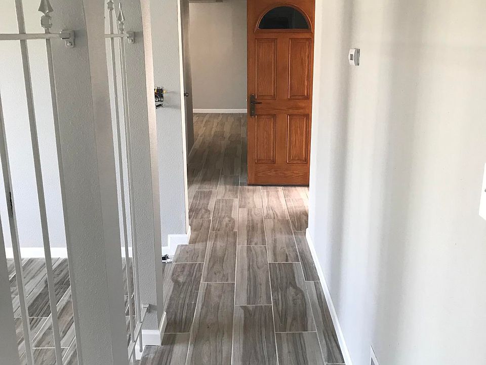 2nd image of 2918 W Sunnyside Dr