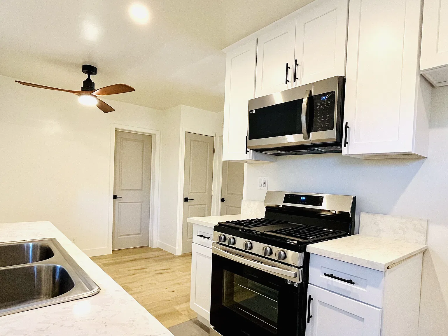 1 bed, 700 sqft, $1,995 — Photo 3