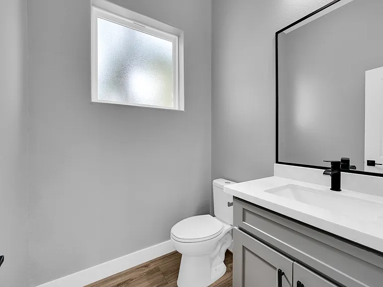 715 Service St #B — Photo 15
