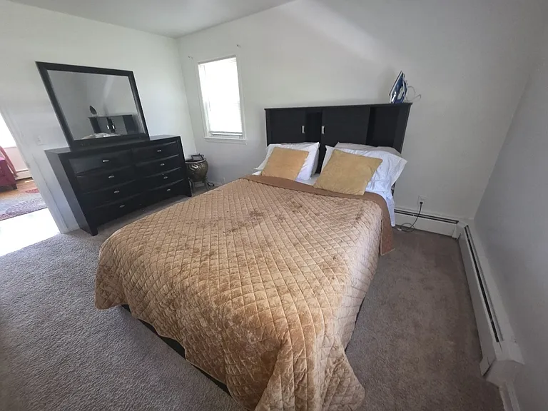 906 Peter St — Photo 10