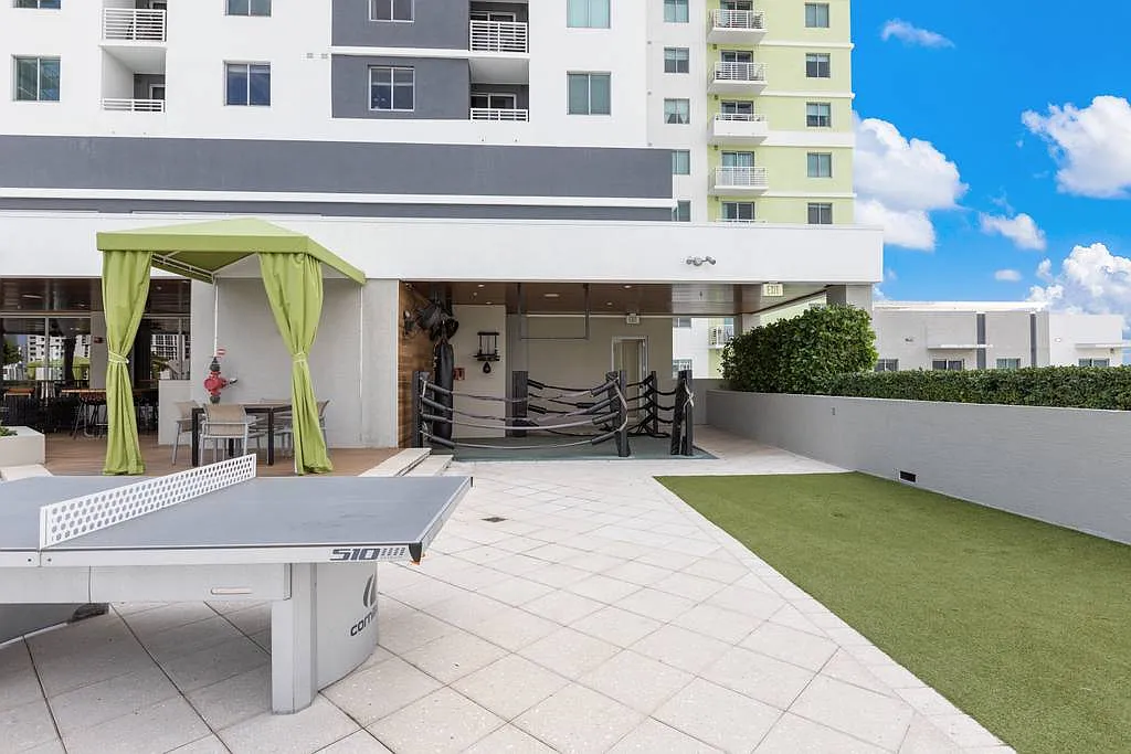 2 bed, 1100 sqft, $3,490 — Photo 3