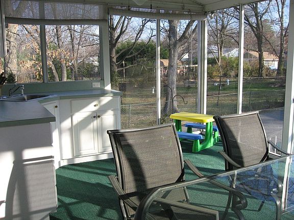 Screened Porch & Wet Bar