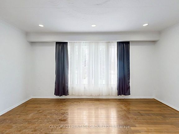 4th image of 20015 Bathurst St