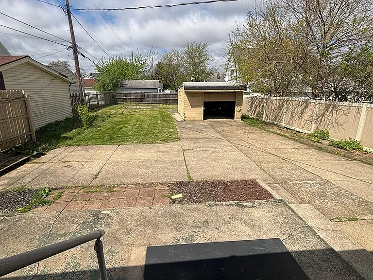 4544 Turney Rd — Photo 2