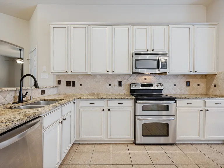 1615 Bur Oak Dr — Photo 11