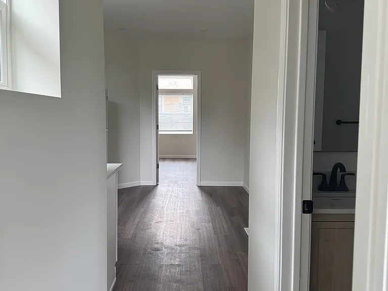 Parkview Ave — Photo 15