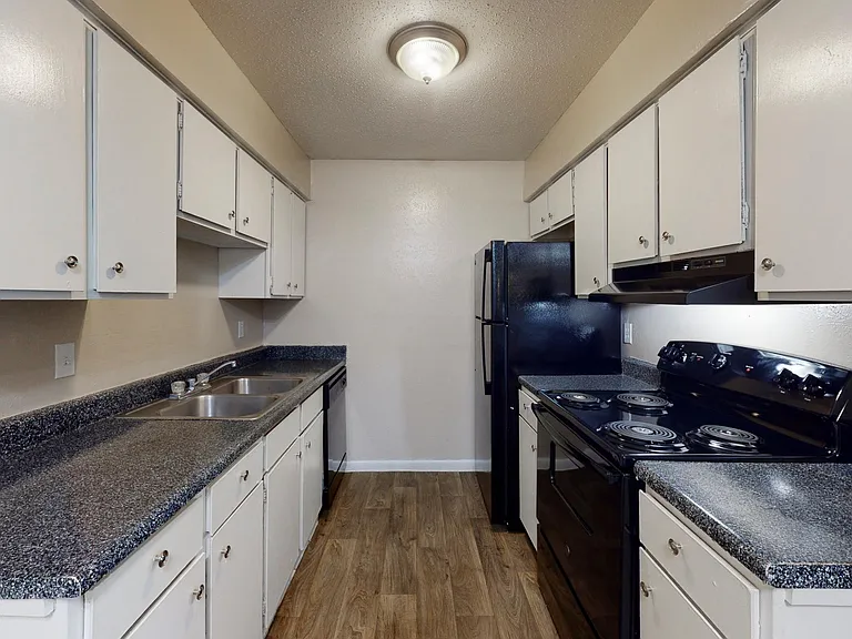 Tower Park Apartments — Photo 35